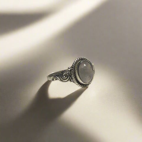 Bague ovale tourbillonnante