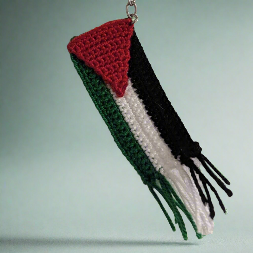 Porte-clés faits main : motif crocheté représentant le drapeau palestinien