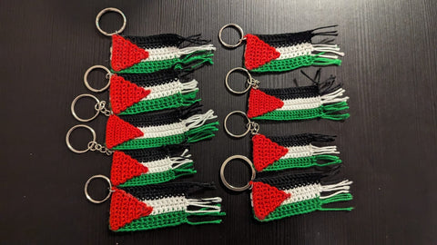 Porte-clés faits main : motif crocheté représentant le drapeau palestinien