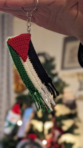 Porte-clés faits main : motif crocheté représentant le drapeau palestinien
